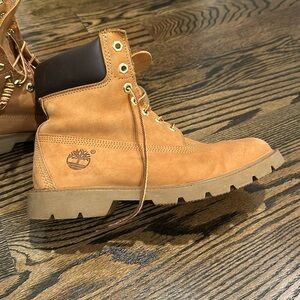Timberland boots - great condition- size 8.5M